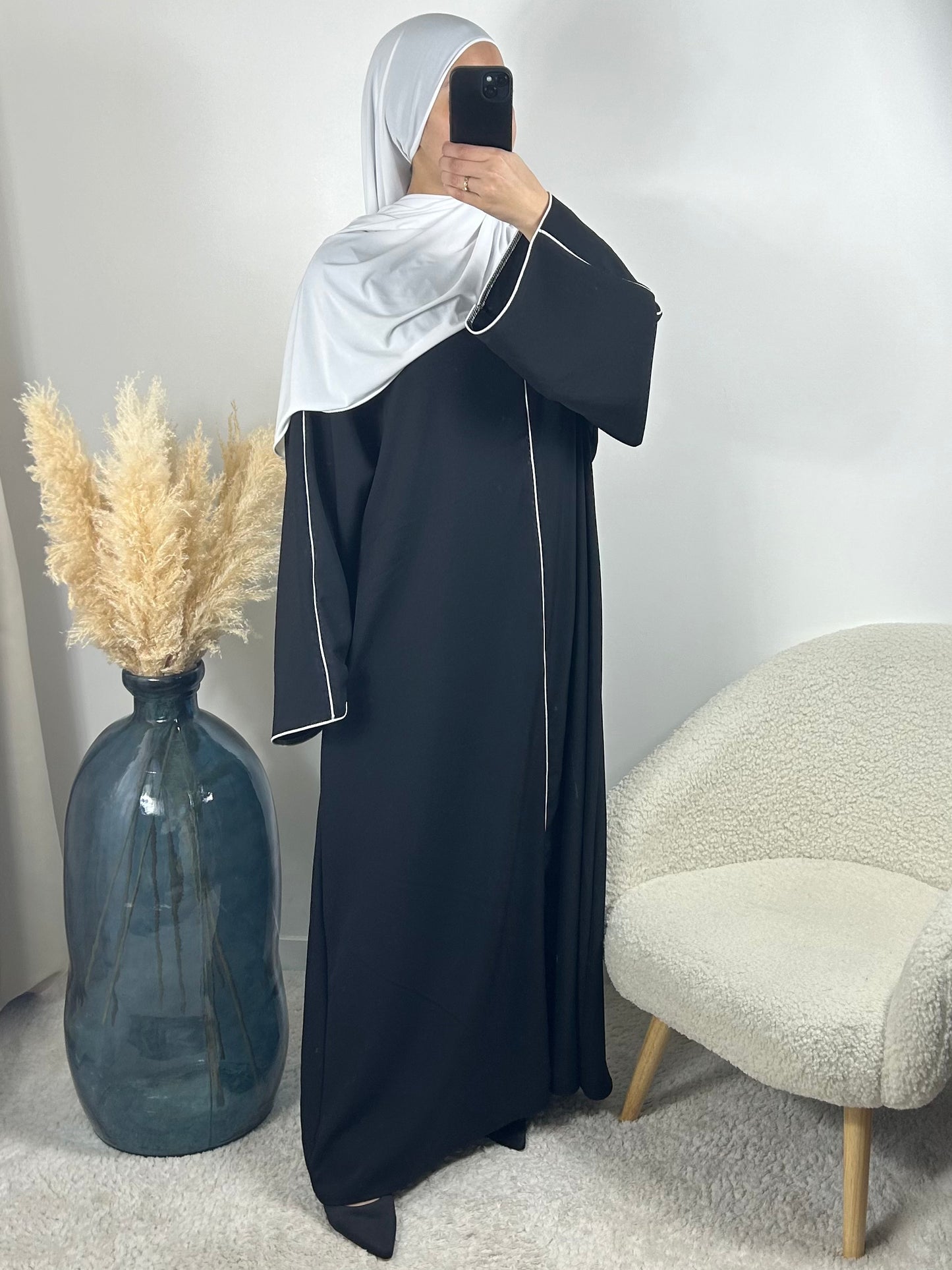 Abaya noir à traits